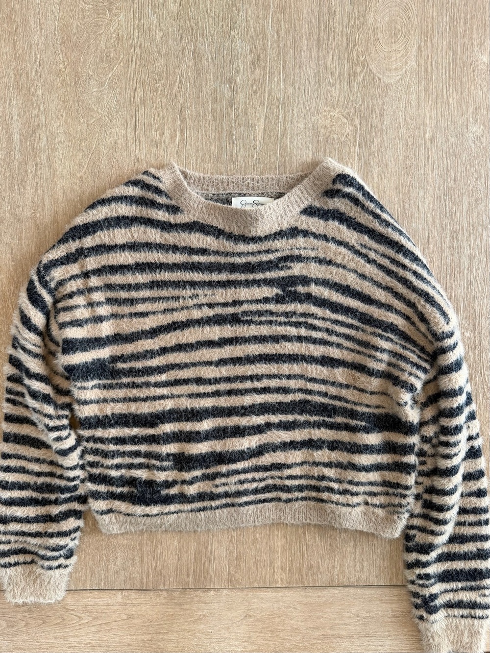 Jessica Simpson Women’s Small Fuzzy Knit Cropped Striped Sweater Beige Black